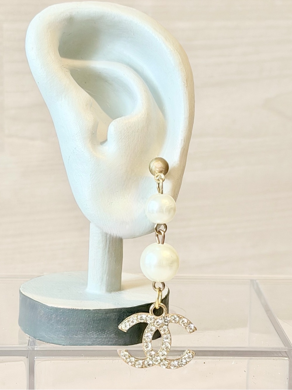 CC Pearl Drop Logo Pair of Earrings - White Pearls